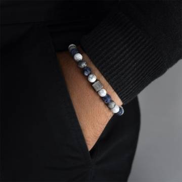 blue beaded stretched bracelet 3